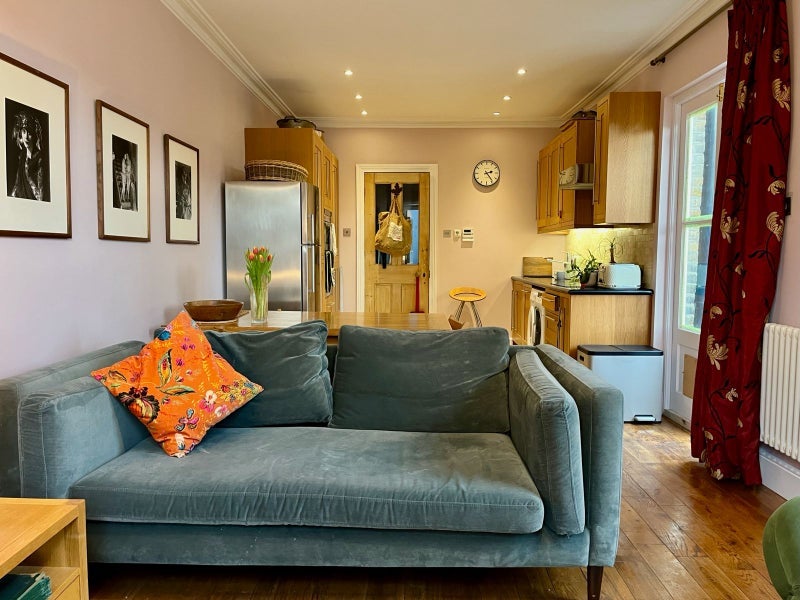 Flat Manor Park in Greater London