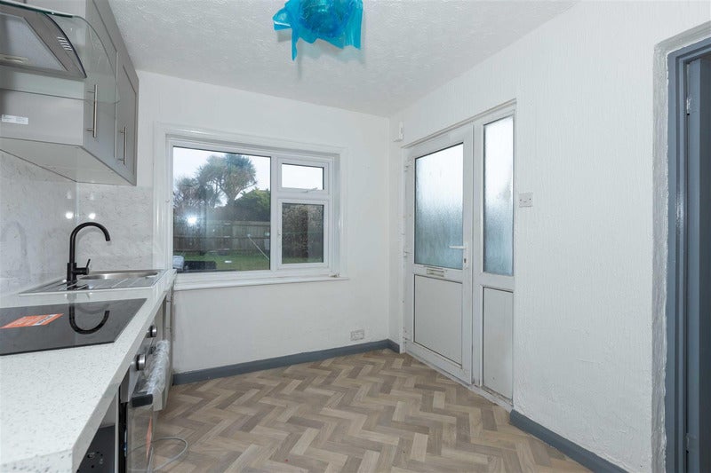 Flat Seaview Avenue in Peacehaven