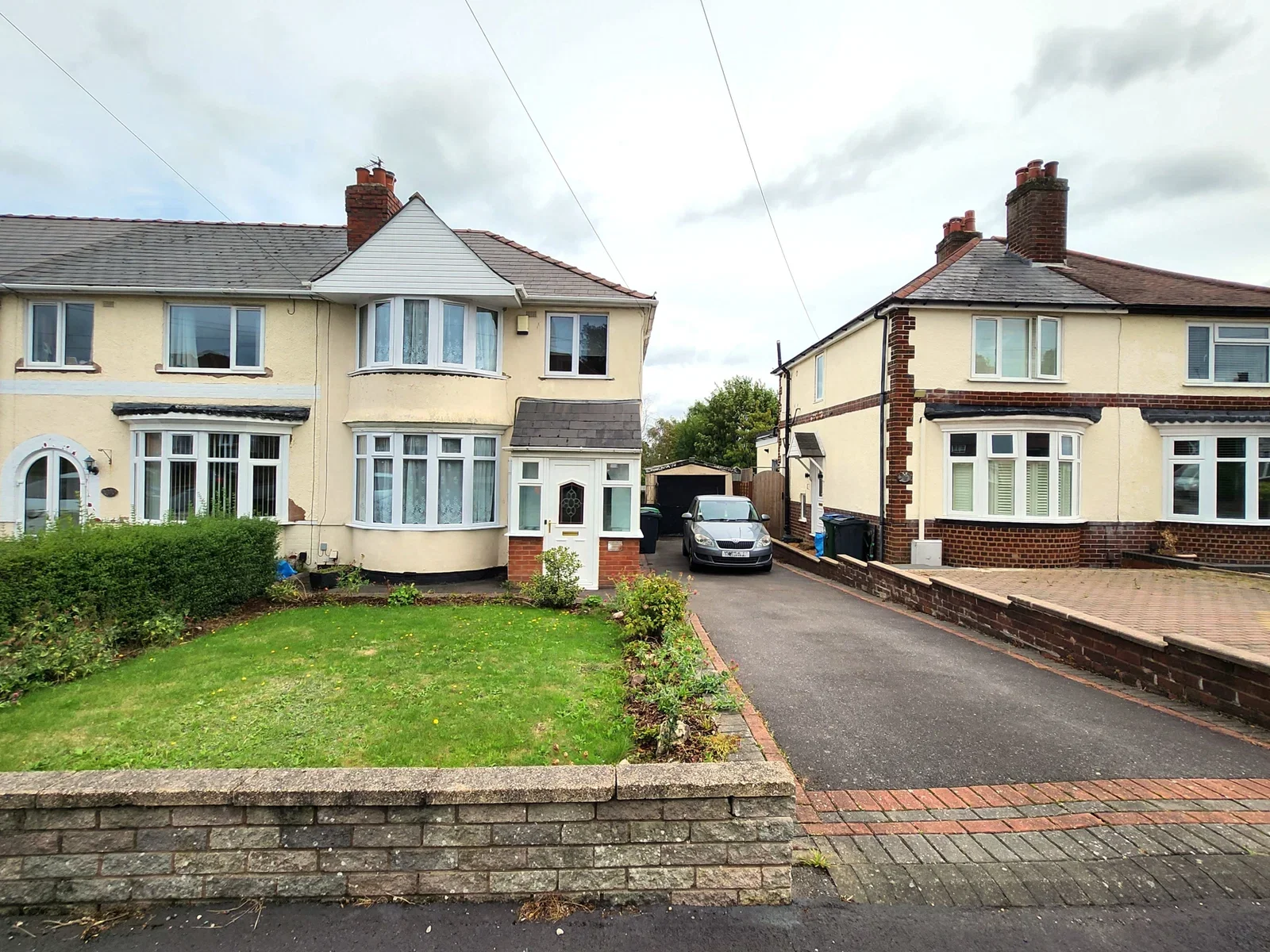 House Uplands Avenue in Sandwell