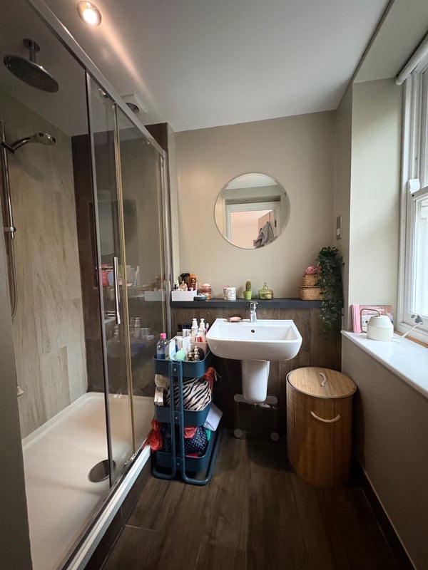 Room Belvedere Road in Greater London