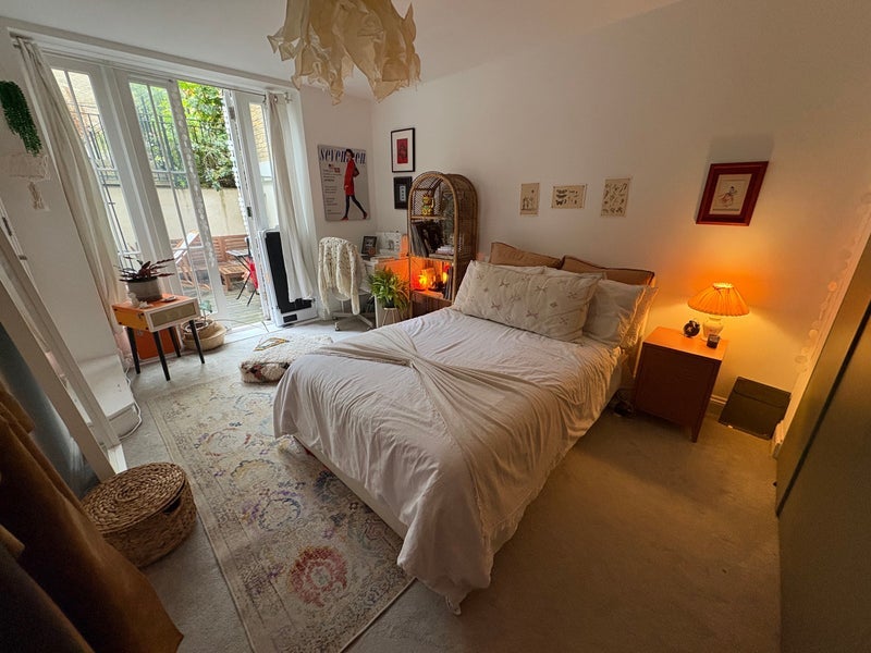 Room Belvedere Road in Greater London