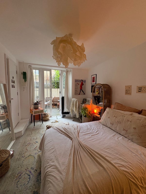 Room Belvedere Road in Greater London