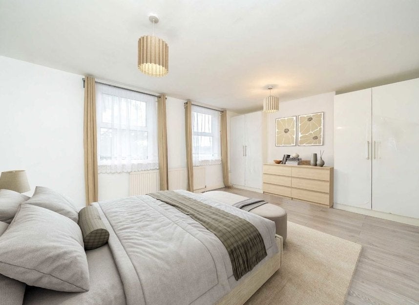 Flat Lower Mortlake Road in Greater London