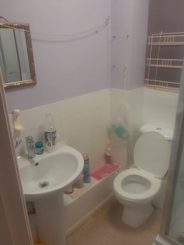 Room Conifer Way in Greater London