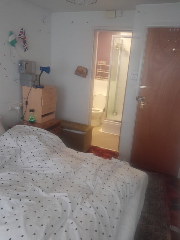Room Conifer Way in Greater London