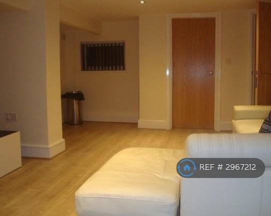 Flat Wilbraham Road in Manchester