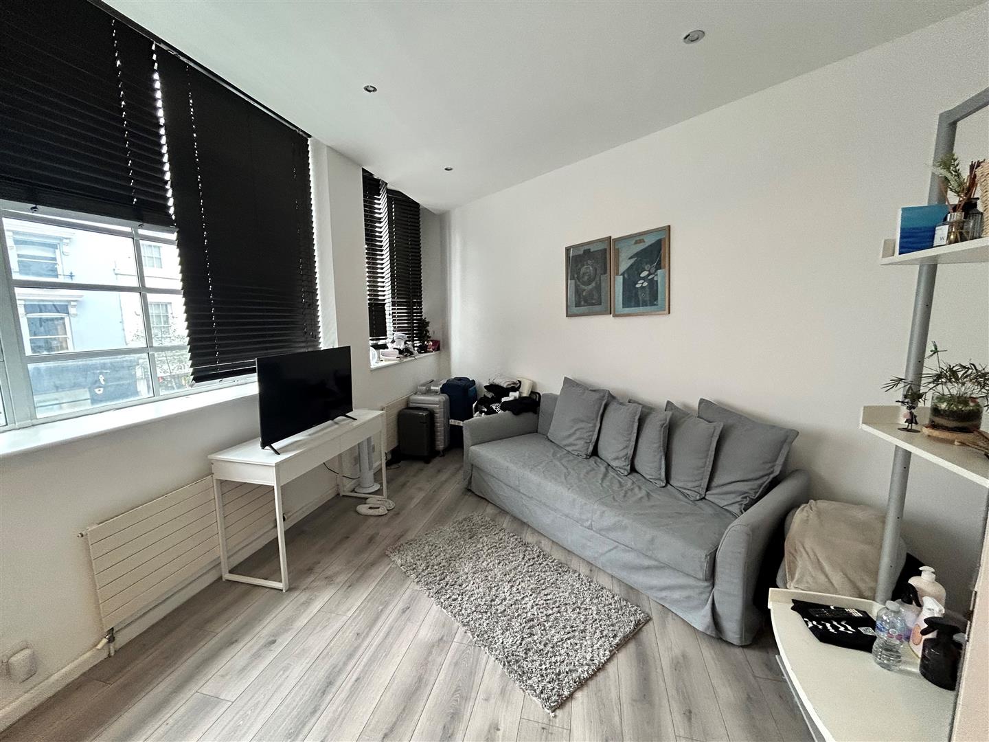 Flat New Road in Brighton