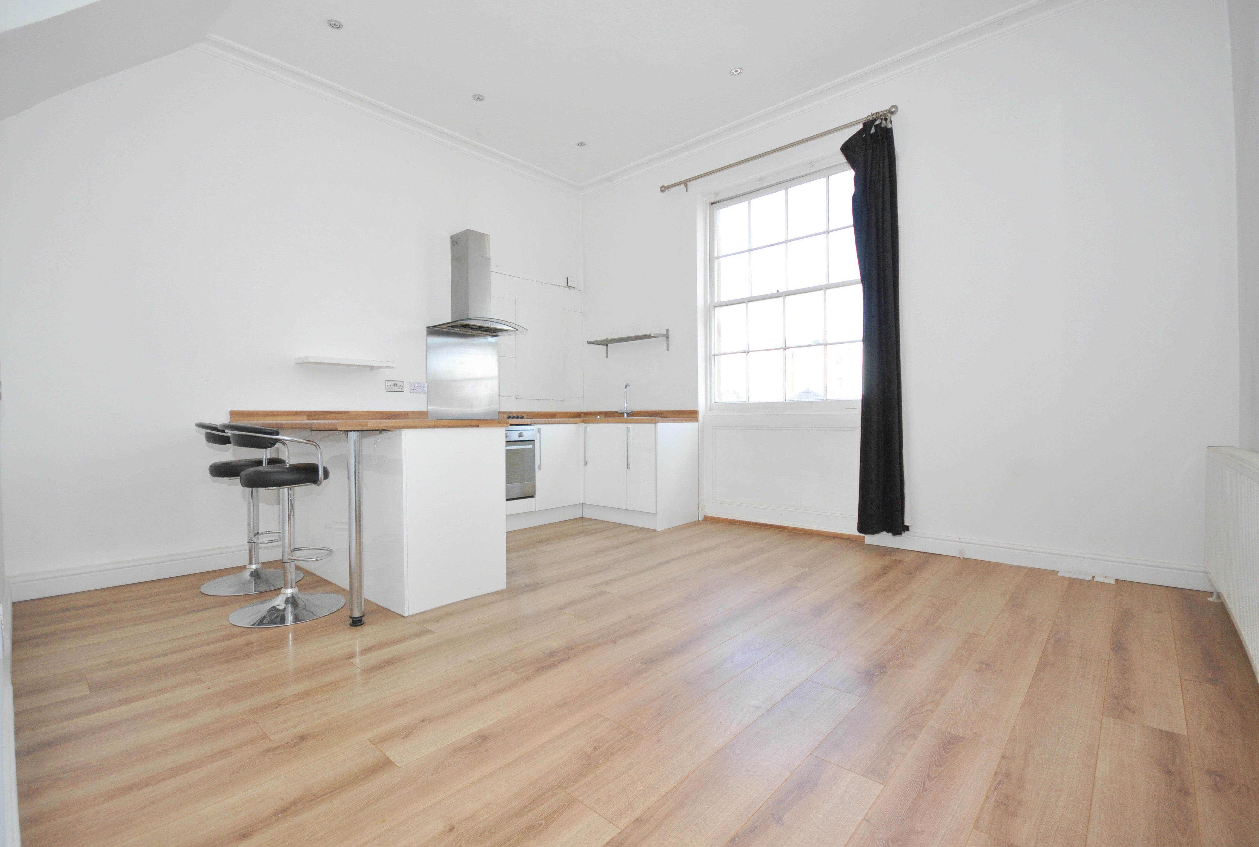 Flat Lansdown Place in Cheltenham