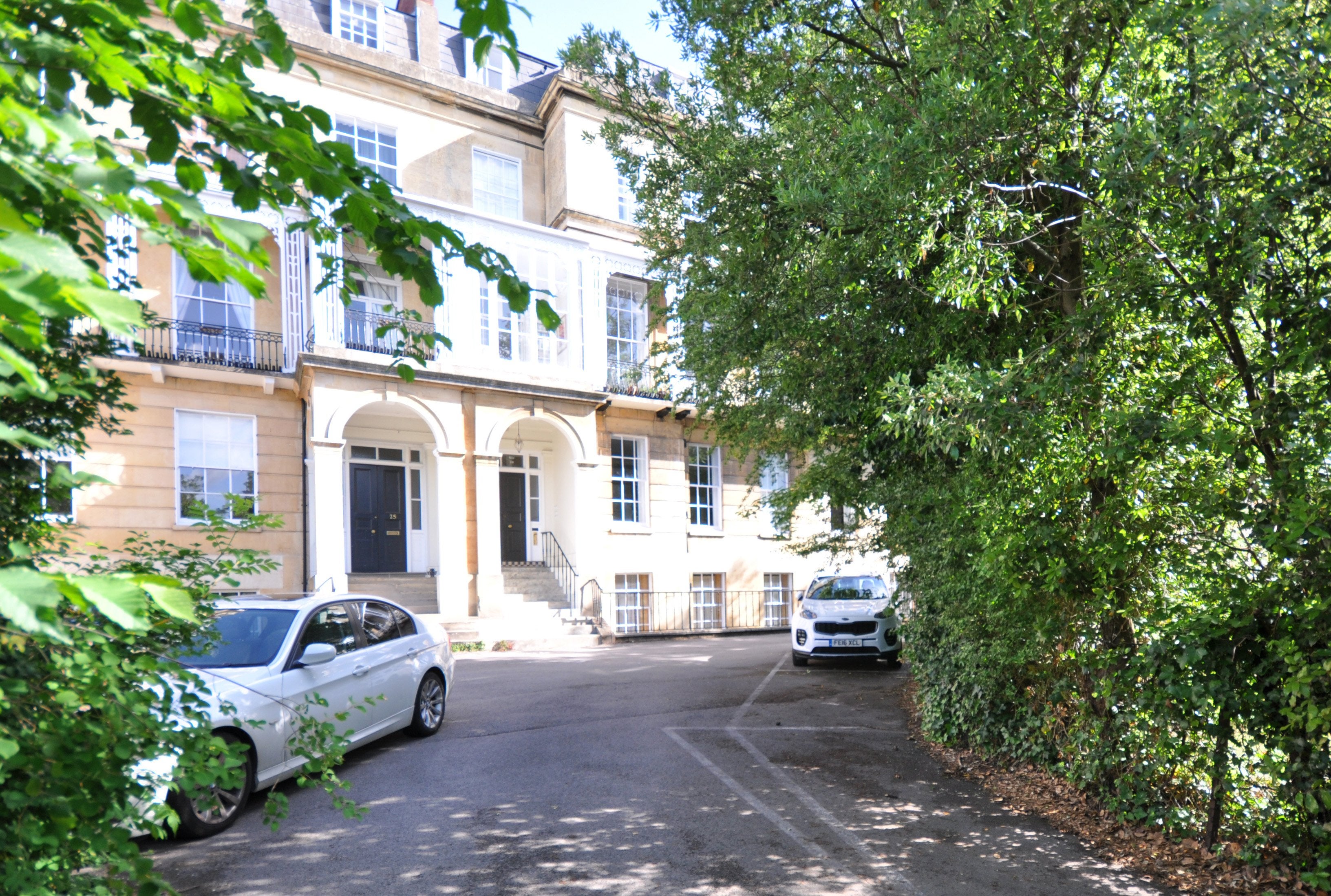 Flat Lansdown Place in Cheltenham