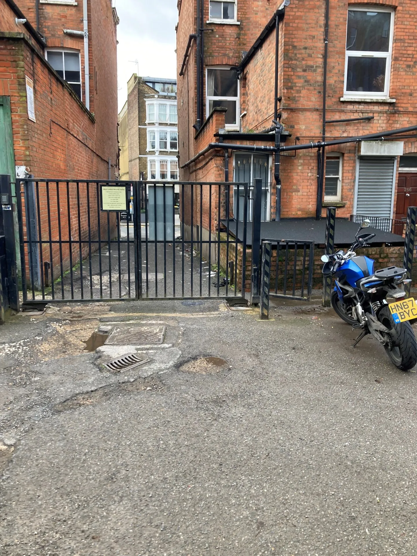Flat Canfield Gardens in Greater London