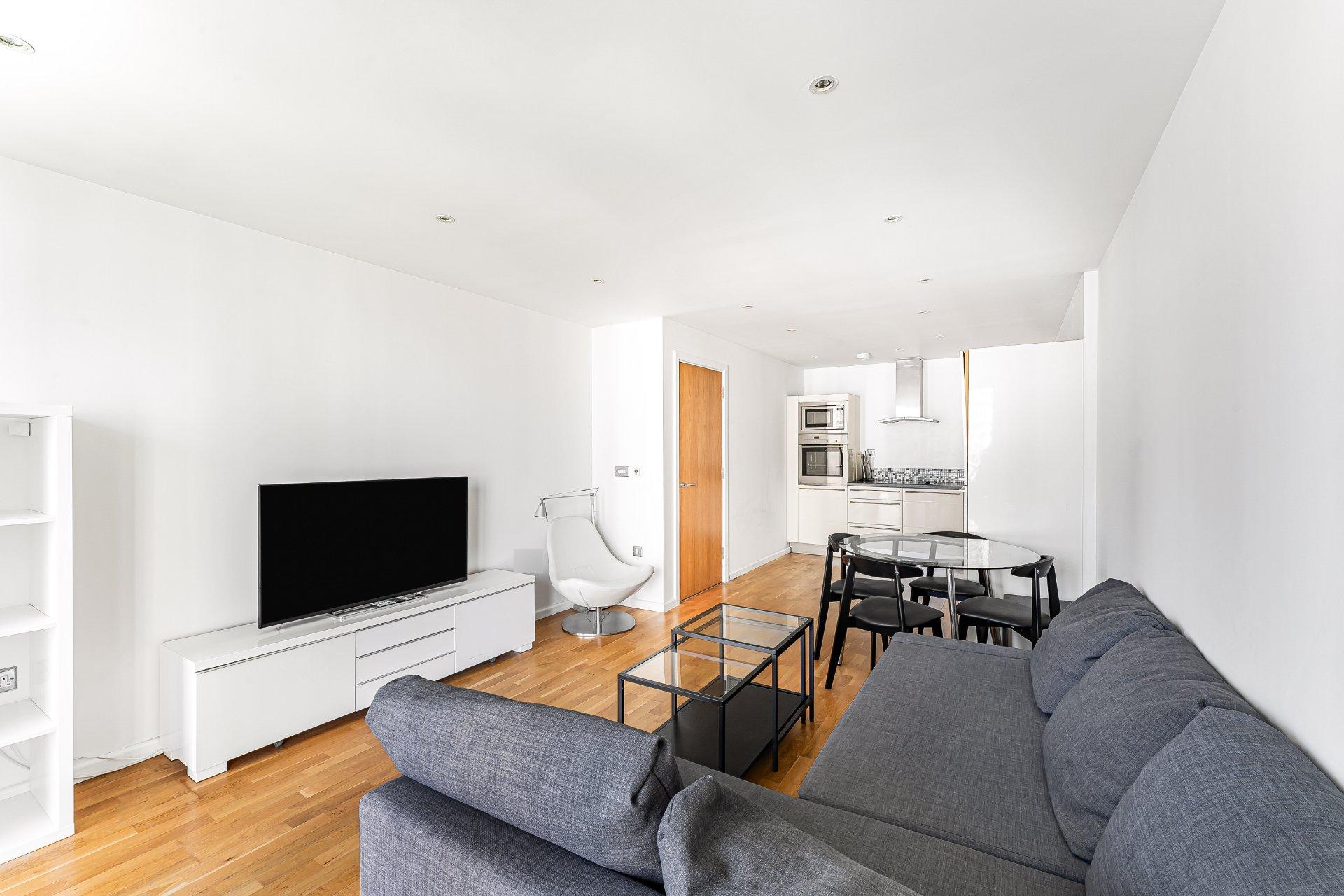 Flat Millharbour in Greater London