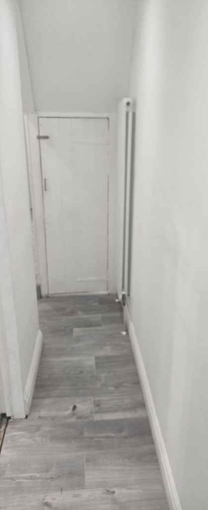 Flat Cann Hall Road in Greater London