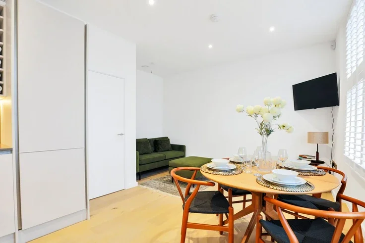Flat Abingdon Road in Greater London