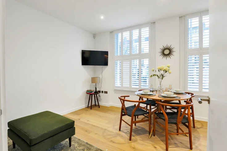 Flat Abingdon Road in Greater London