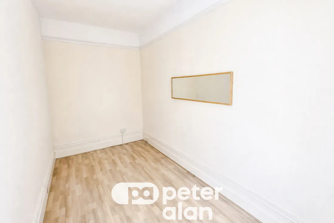 Flat Clifton Place in Newport