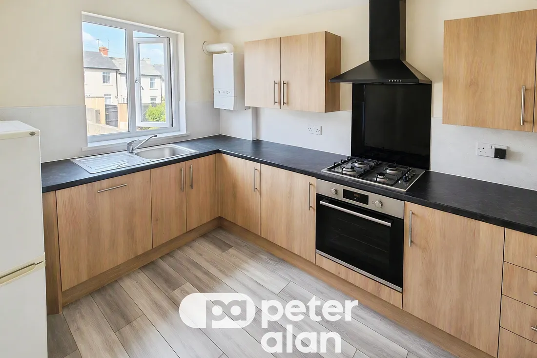 Flat Clifton Place in Newport