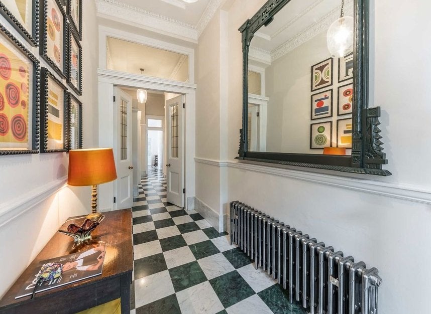 Flat Warwick Square Mews in City of Westminster