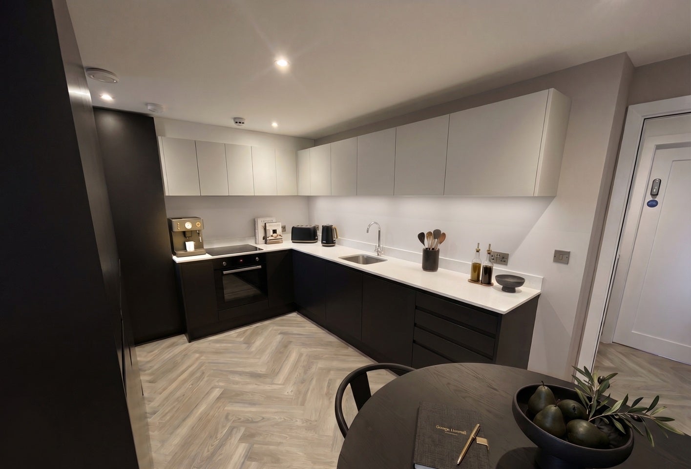 Room Laira Street in Warrington