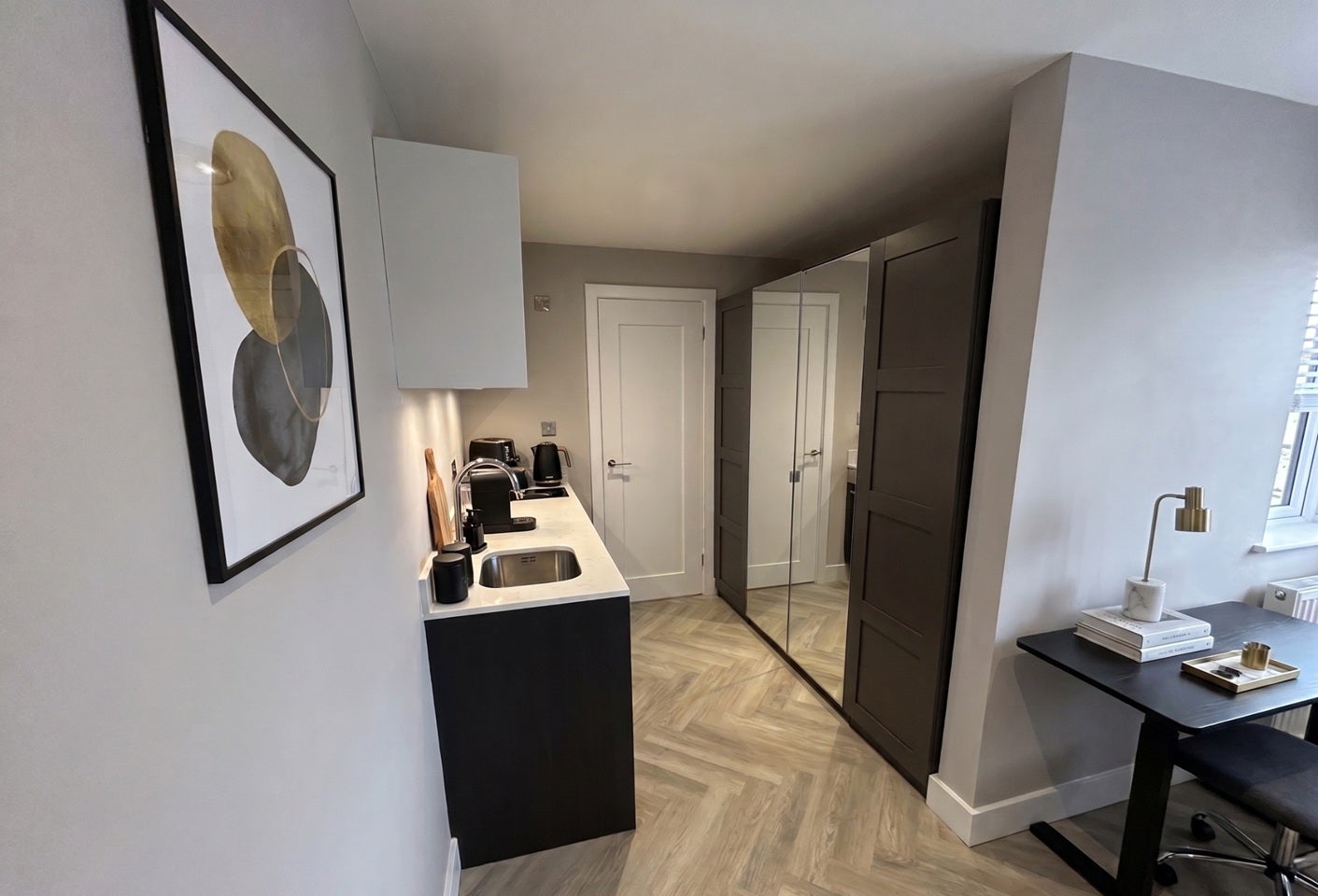 Room Laira Street in Warrington