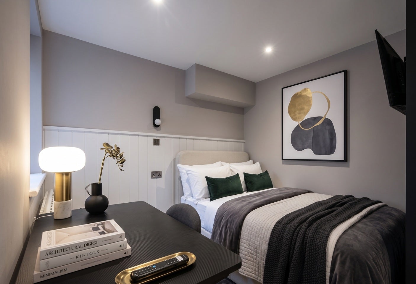 Room Laira Street in Warrington