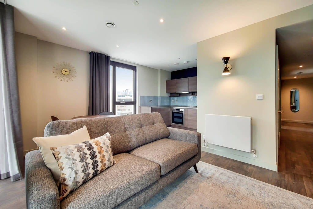 Flat Olympic Way in Greater London
