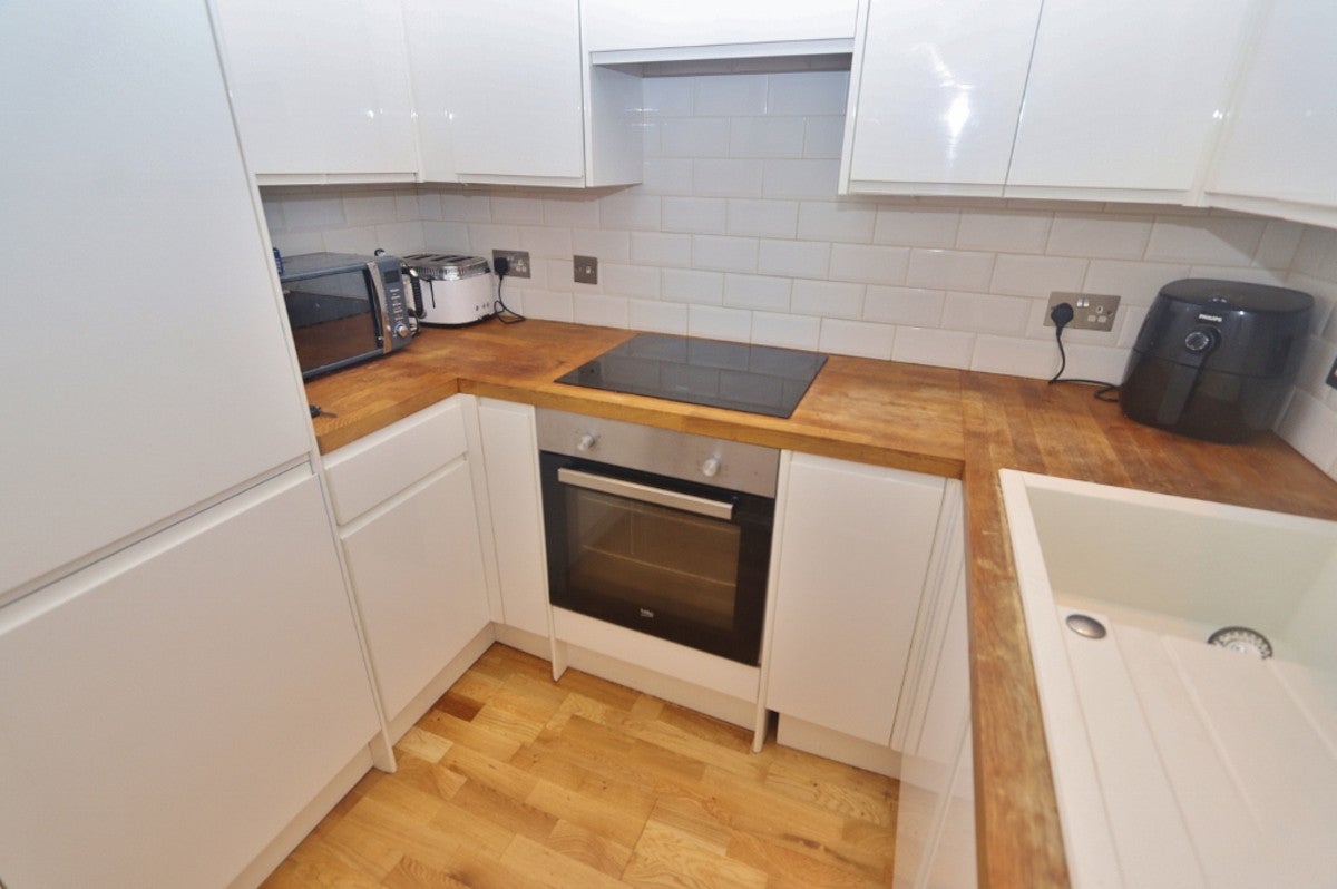 Flat Barkwood Close in Greater London