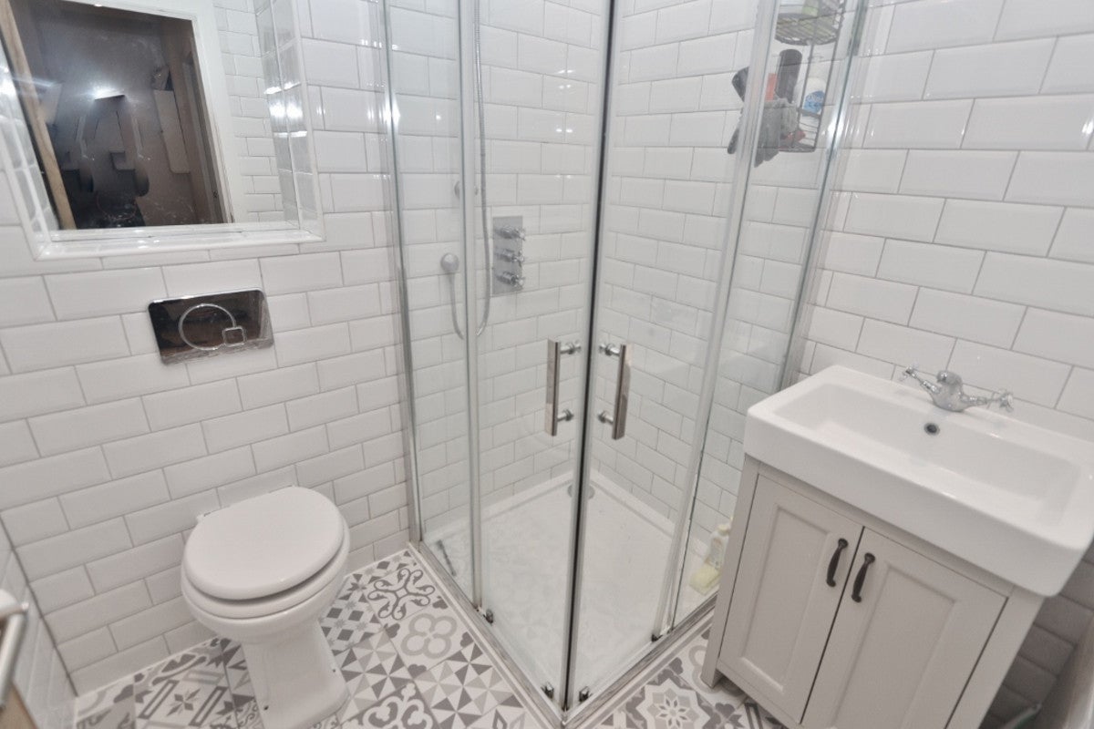 Flat Barkwood Close in Greater London