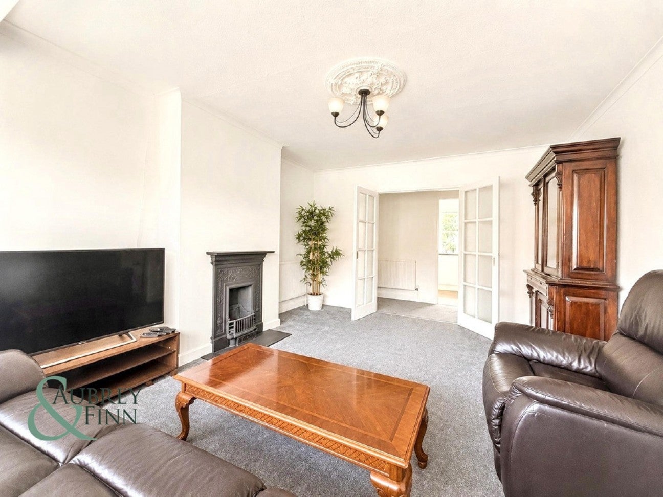 Flat Gloucester Drive in Greater London