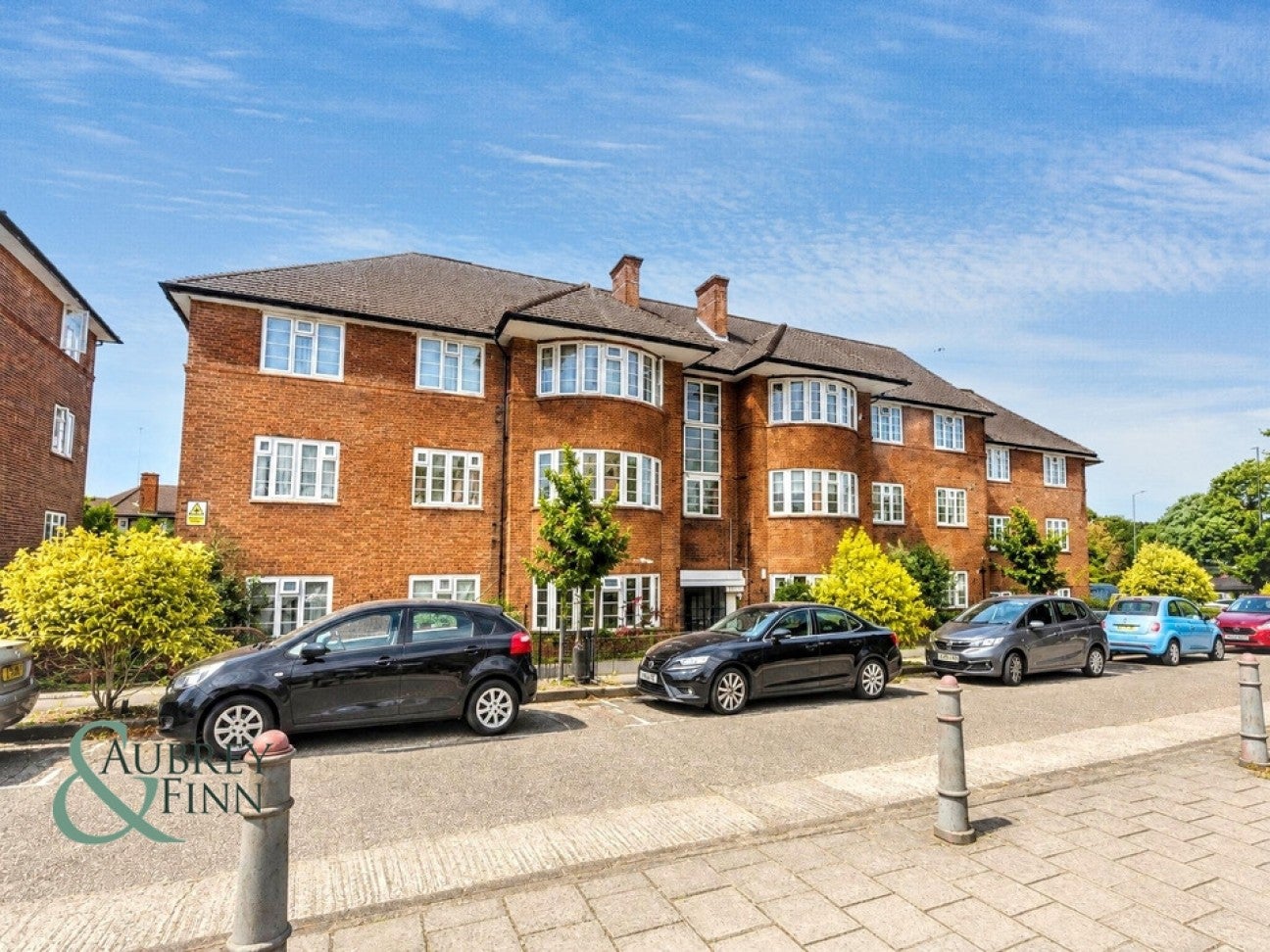 Flat Gloucester Drive in Greater London