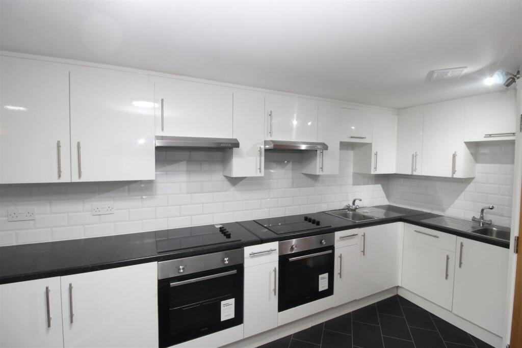 Room Rhymney Terrace in Cardiff