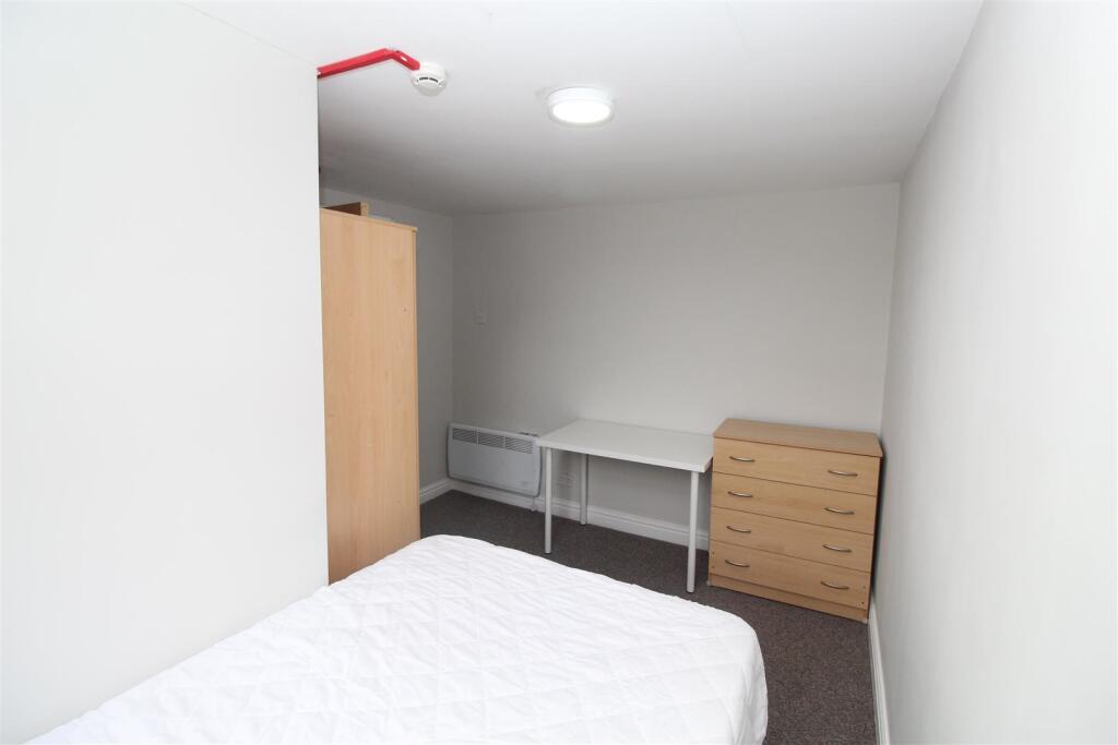 Room Rhymney Terrace in Cardiff