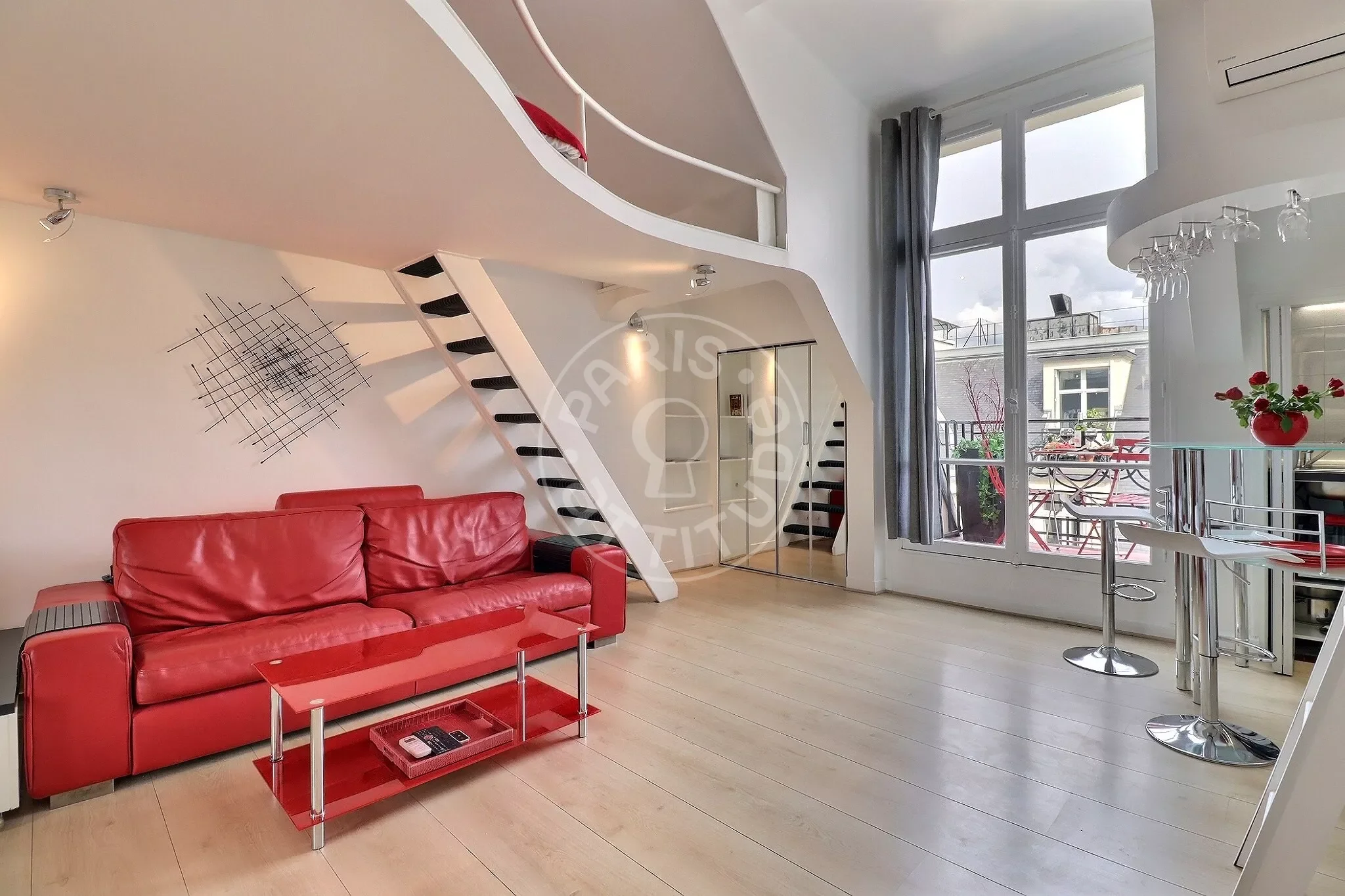 Flat Avenue des Champs-Élysées in Paris