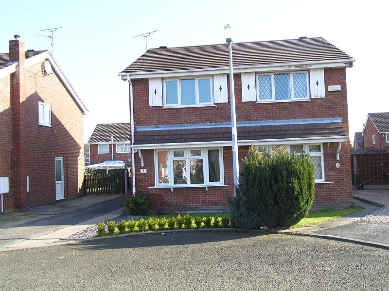 House Malory Close in Stone
