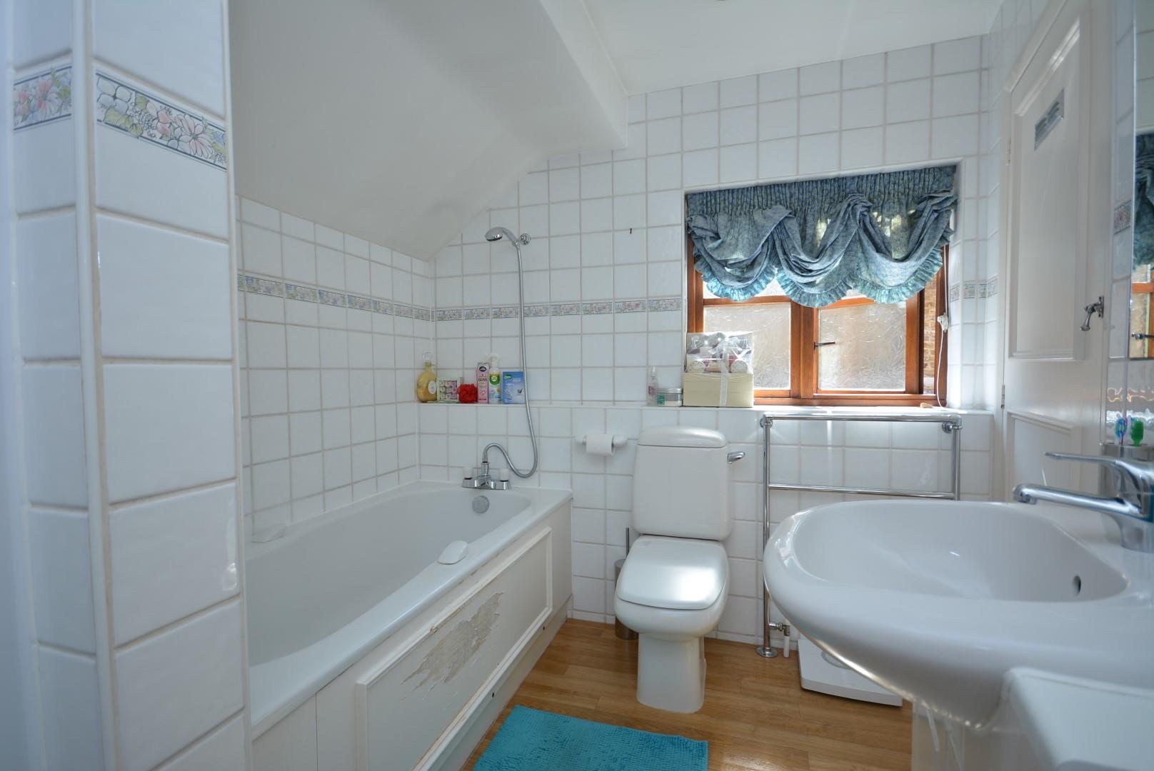 House Mendoza Close in London