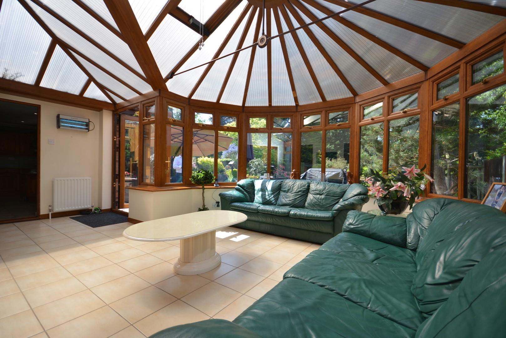 House Mendoza Close in London