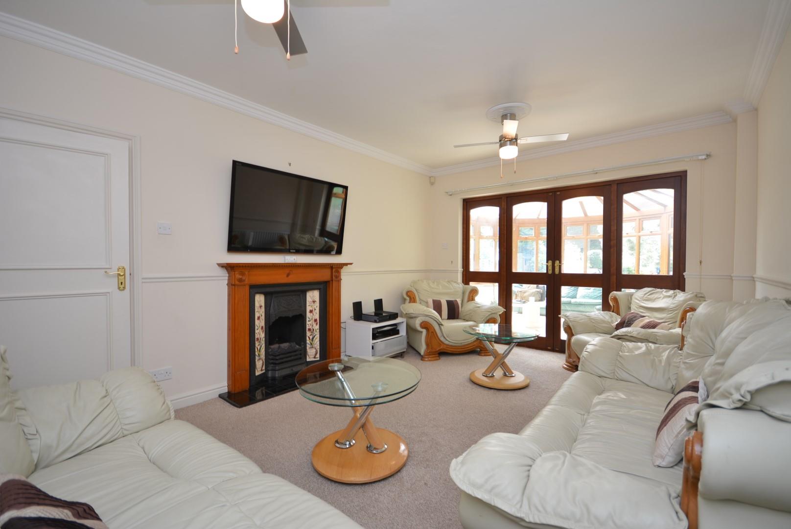 House Mendoza Close in London
