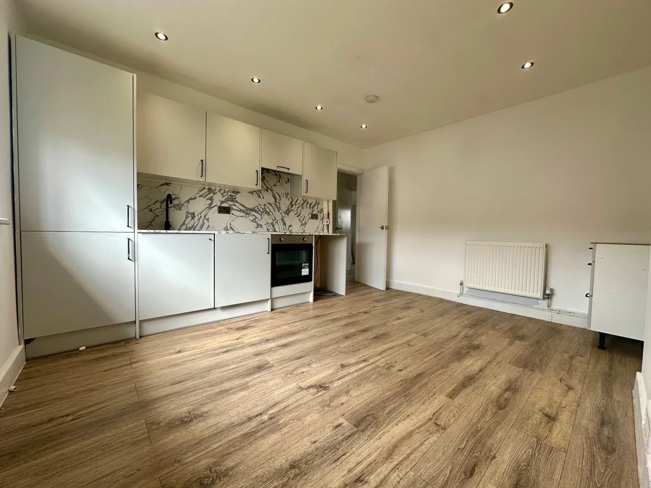 Flat Denton Road in Greater London