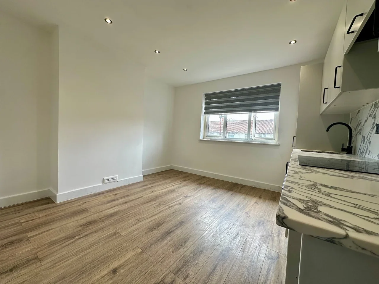 Flat Denton Road in Greater London