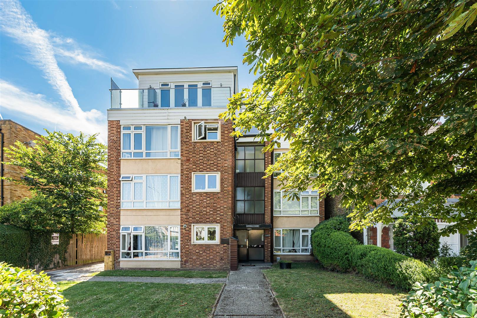 Flat The Ridgeway in Greater London
