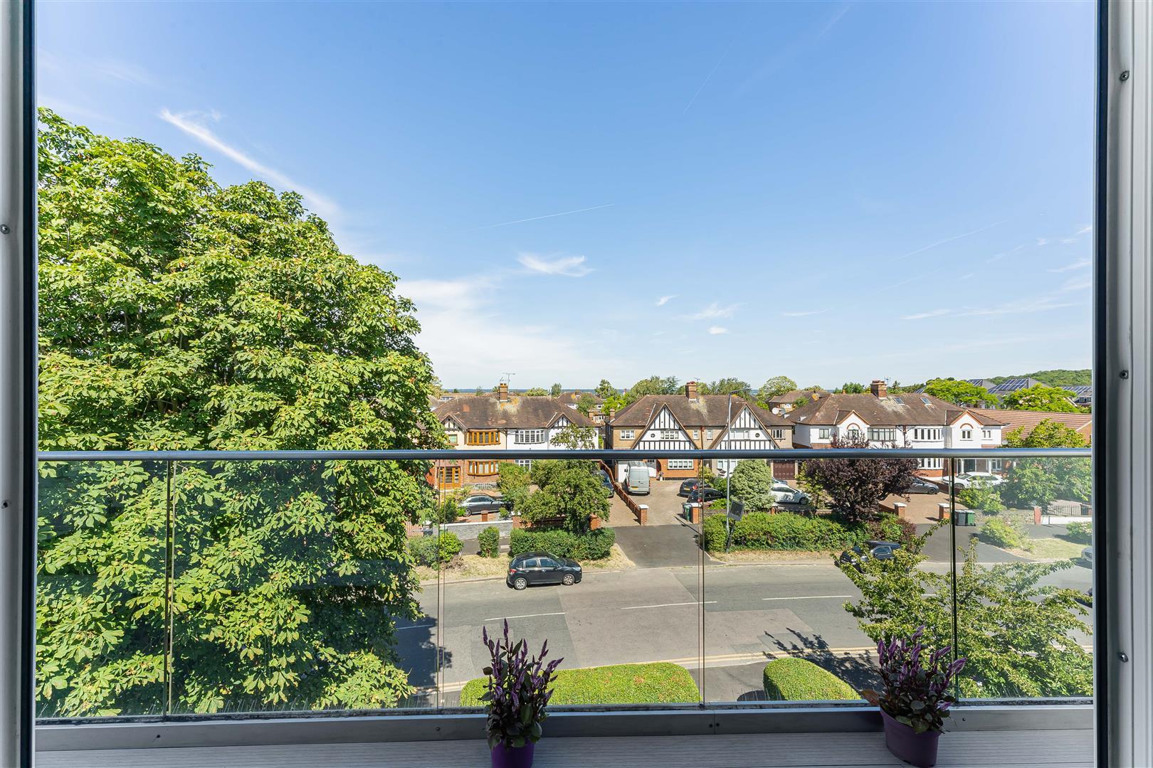 Flat The Ridgeway in Greater London