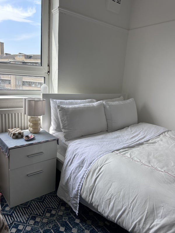 Room Headlam Street in Greater London