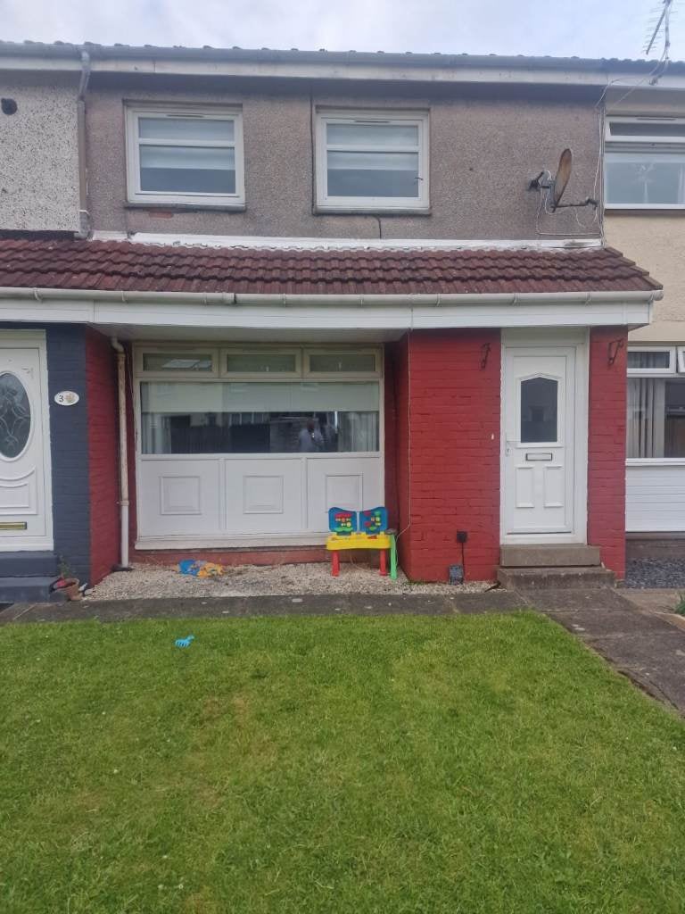House Neil Gordon Gate in Blantyre