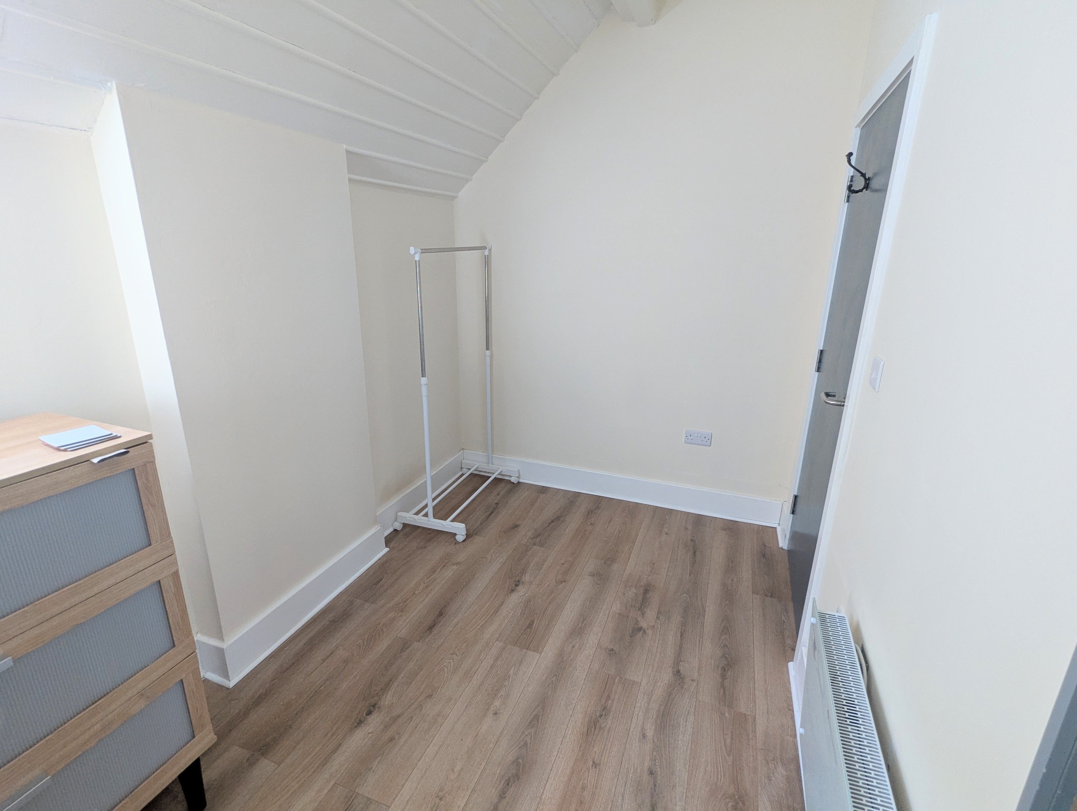 Room Cobden Court in Darlington