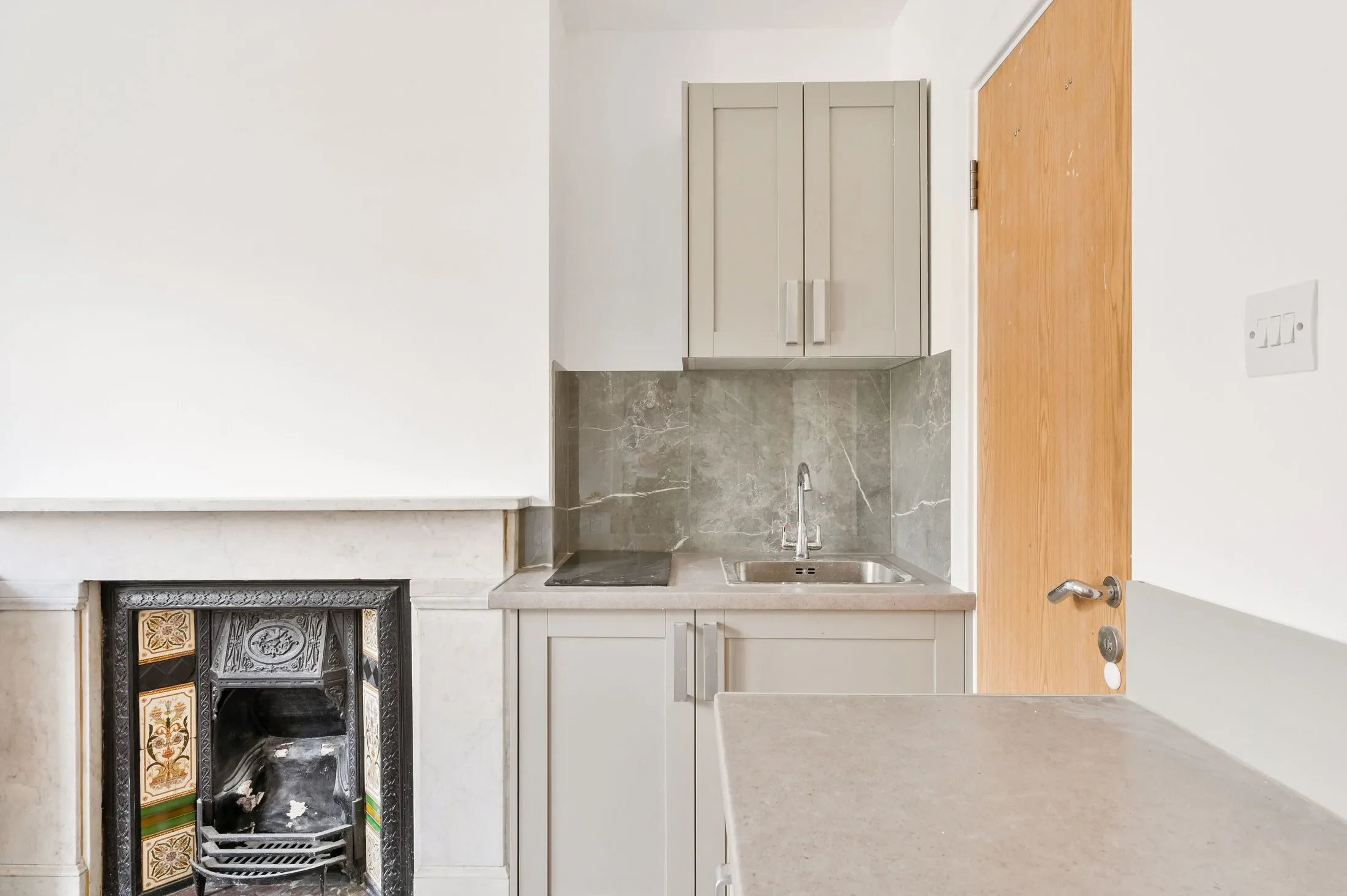 Flat Berrymead Gardens in Greater London
