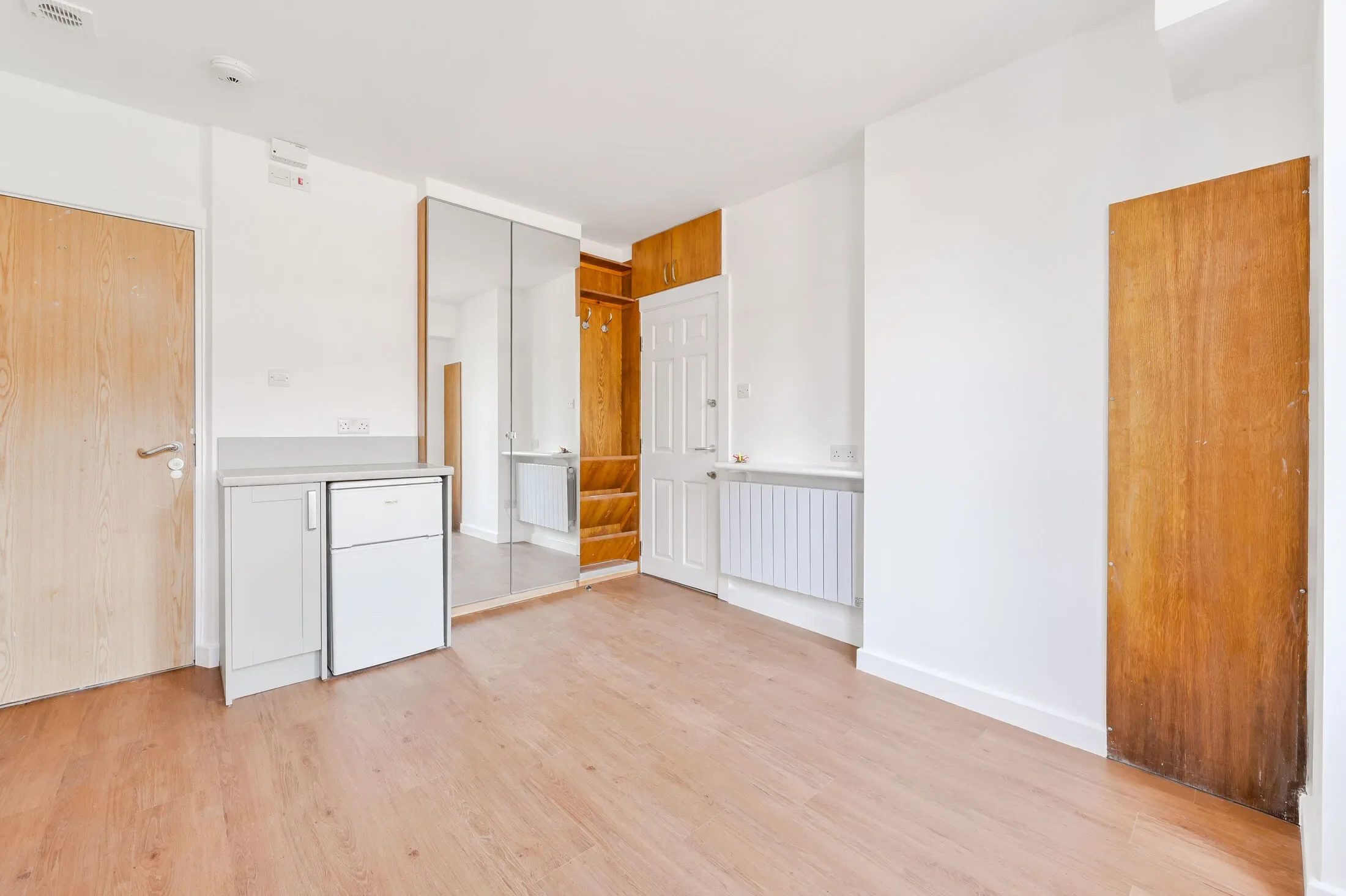 Flat Berrymead Gardens in Greater London