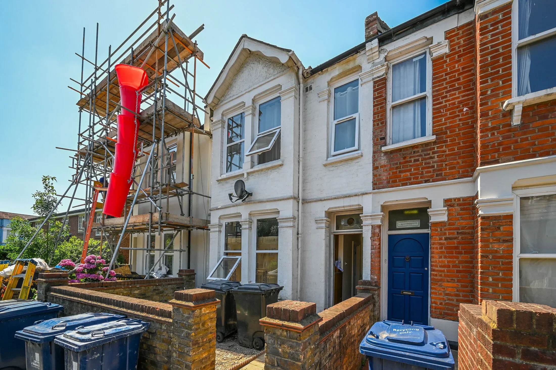 Flat Berrymead Gardens in Greater London