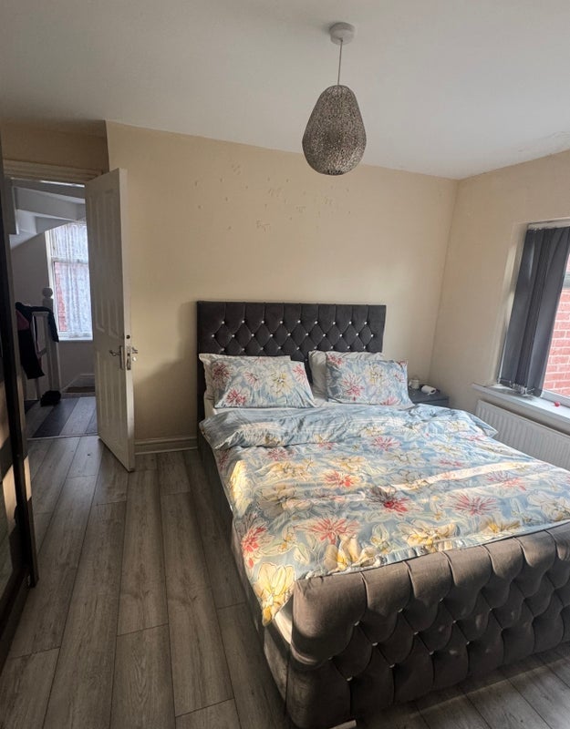 Room Fairholme Road in Manchester