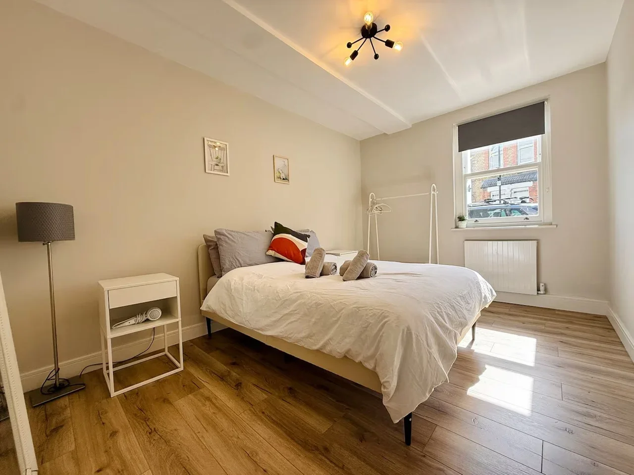 Flat Sun Lane in Greater London