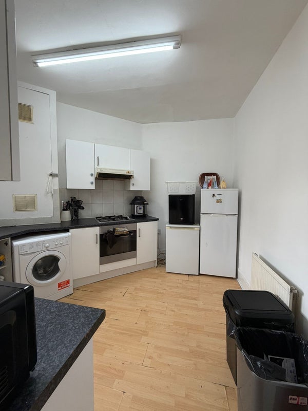 Room Battersea High Street in Greater London