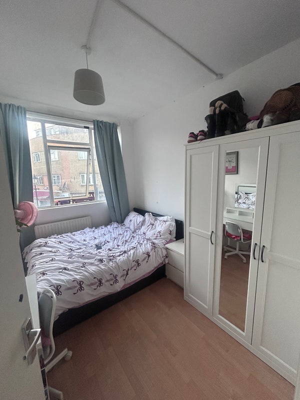 Room Battersea High Street in Greater London